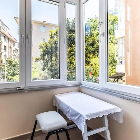 Flat W Balcony Near Moda Coast In Kadikoy شقة