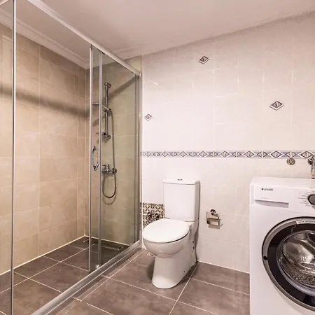 Flat W Balcony Near Moda Coast In Kadikoy *